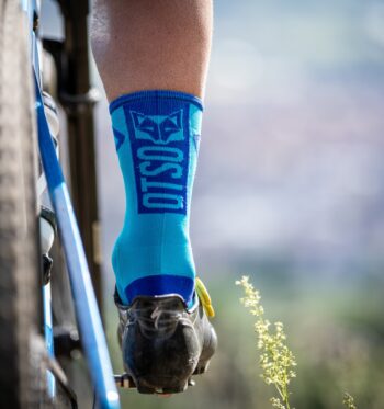 OTSO Visoke biciklističke čarape - Fluo Blue - Image 4