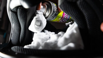 Muc-Off Foam Fresh Pena za osvježavanje unutrašnjosti kacige 250ml - Image 3