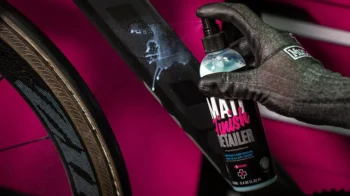 Muc-Off Matt Finish Detailer Sprej za matirane ramove 250ml - Image 3