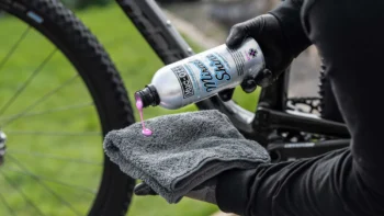 Muc-Off Miracle Shine Sredstvo za visoki sjaj i poliranje 500ml - Image 2
