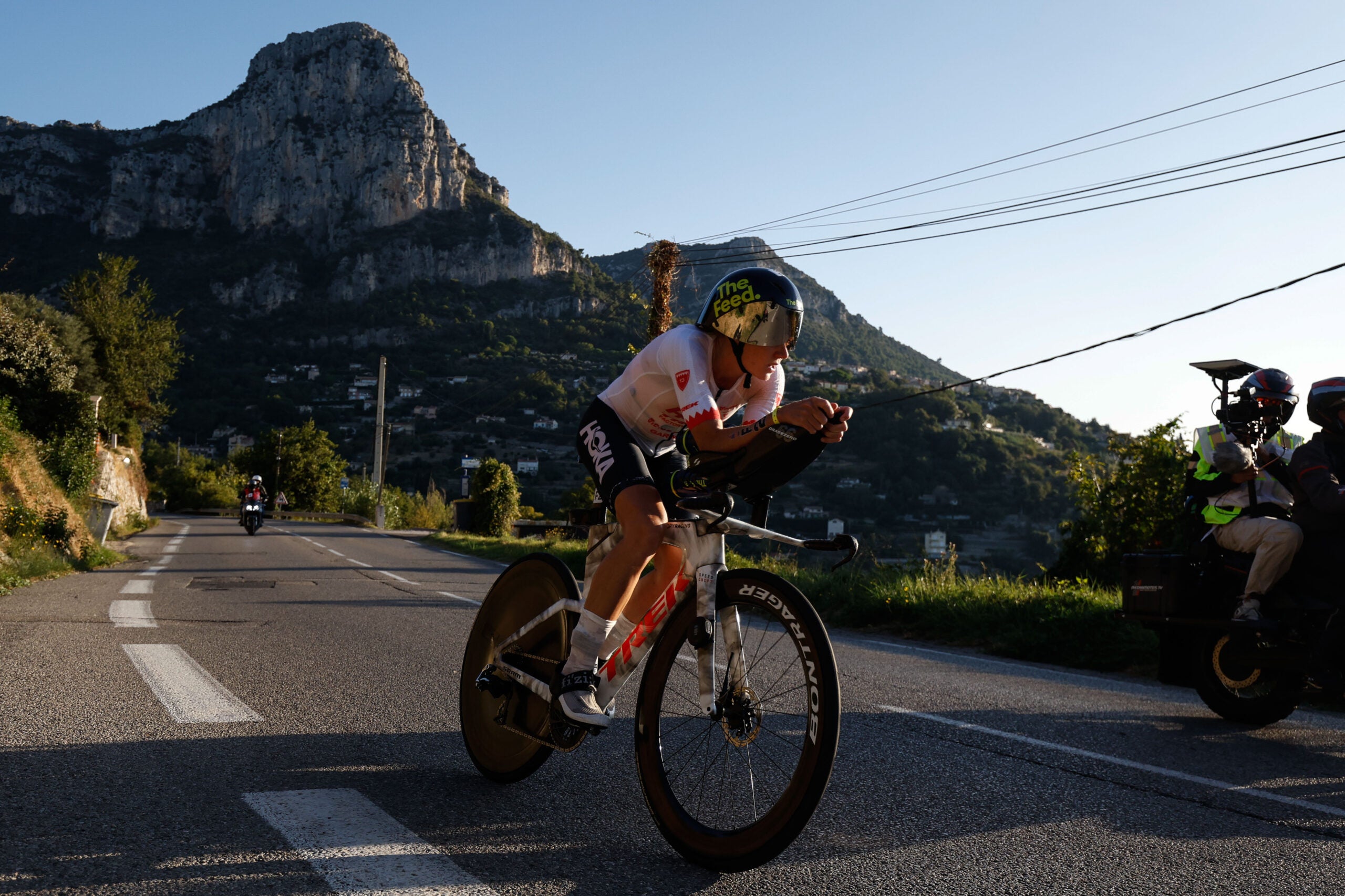 Taylor Knibb na biciklu tokom vožnje ka Col de Vence